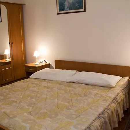 Ana Pula